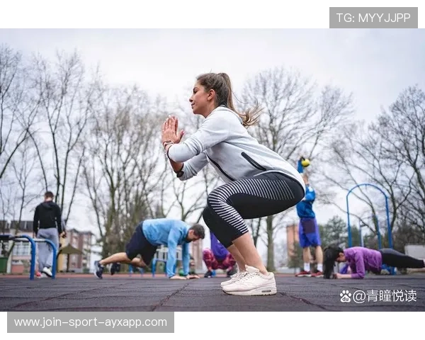 侧摆拳制造空档后强力击中：一场关于节奏与力量的训练之旅